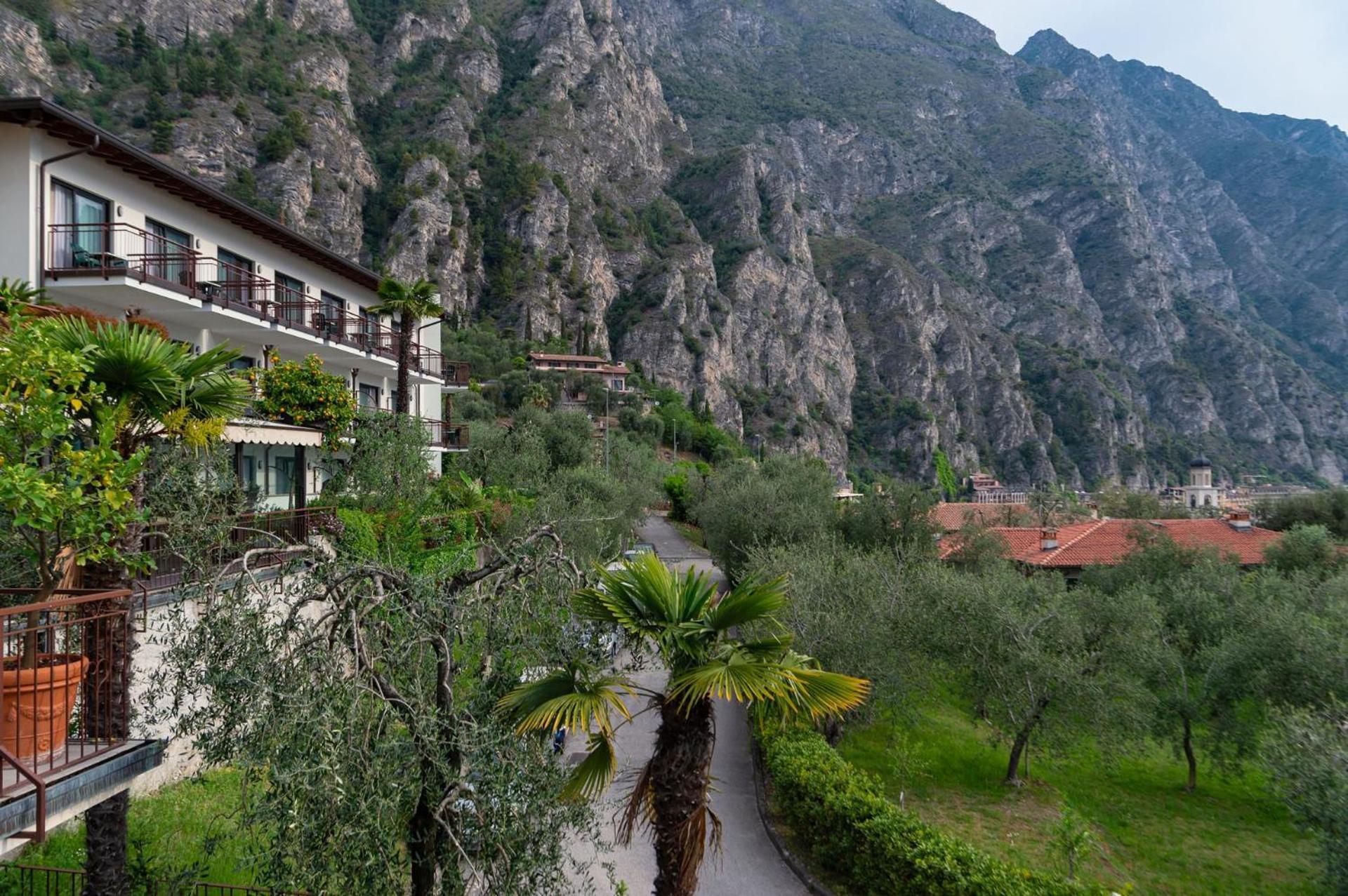 Hotel Ilma Lake Garda Resort Лимоне-суль-Гарда Экстерьер фото