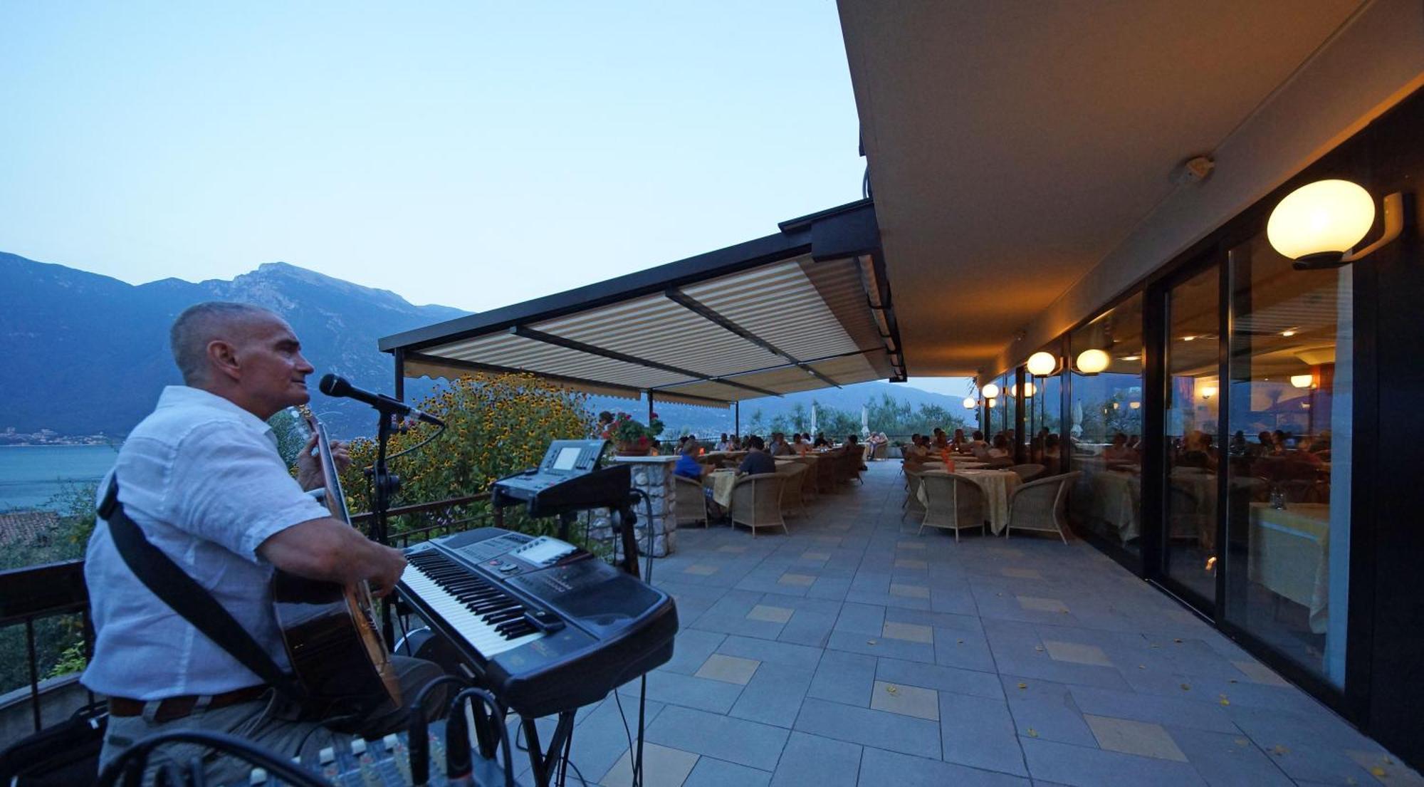 Hotel Ilma Lake Garda Resort Лимоне-суль-Гарда Экстерьер фото