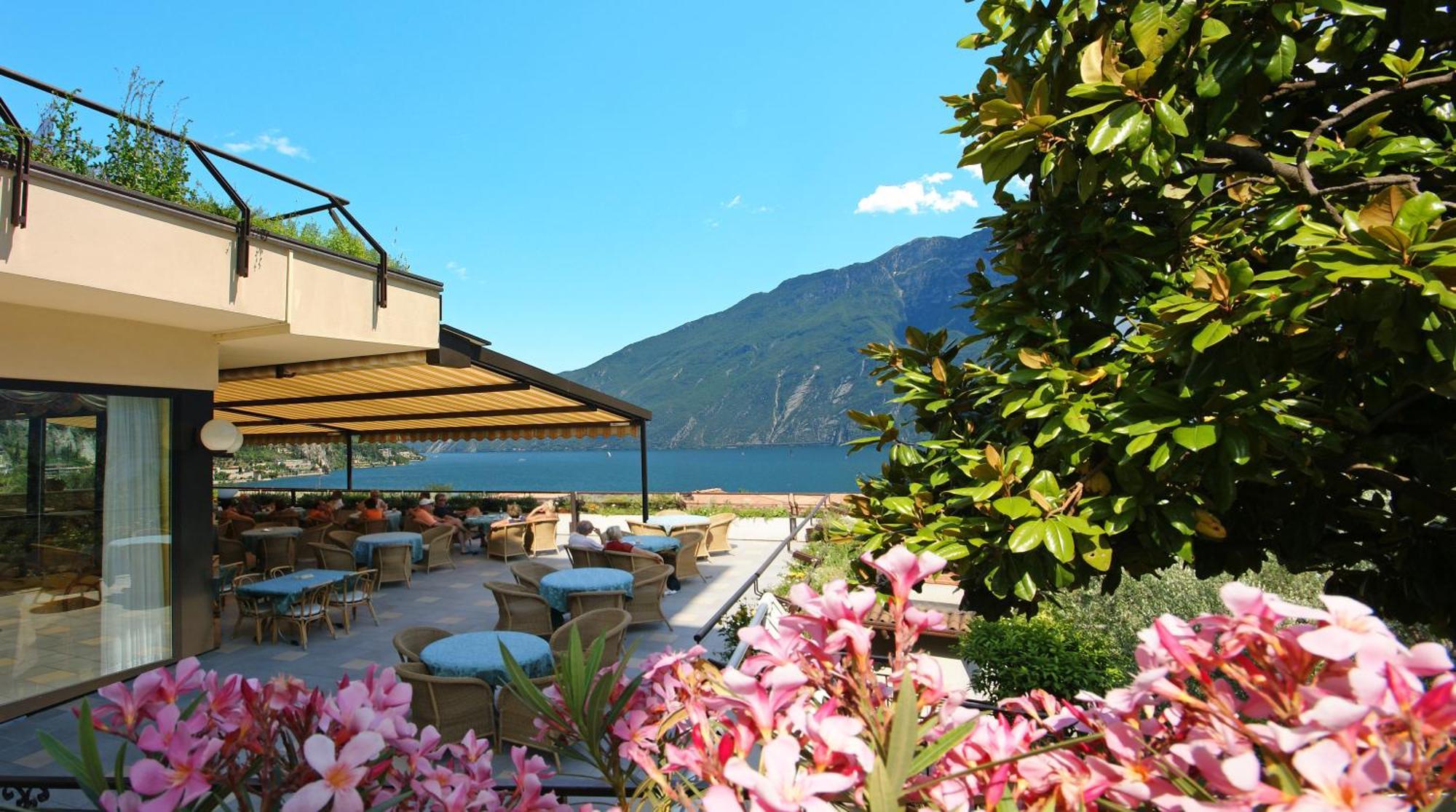 Hotel Ilma Lake Garda Resort Лимоне-суль-Гарда Экстерьер фото