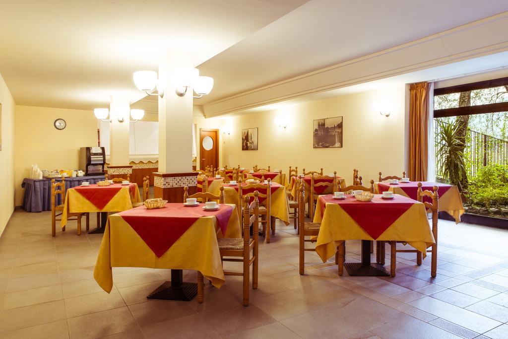 Hotel Ilma Lake Garda Resort Лимоне-суль-Гарда Экстерьер фото
