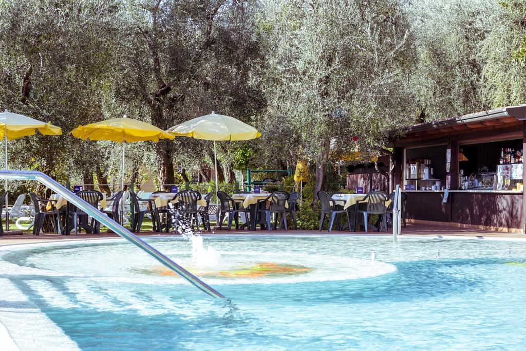 Hotel Ilma Lake Garda Resort Лимоне-суль-Гарда Экстерьер фото