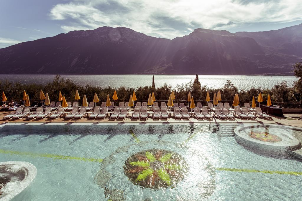 Hotel Ilma Lake Garda Resort Лимоне-суль-Гарда Экстерьер фото